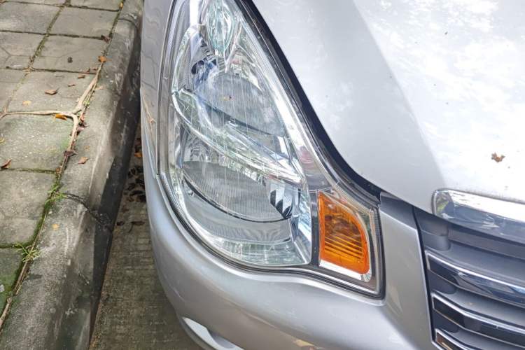 Used Nissan Sylphy 2012 Classic 1.6XE Automatic Comfort Edition Right Front Headlight