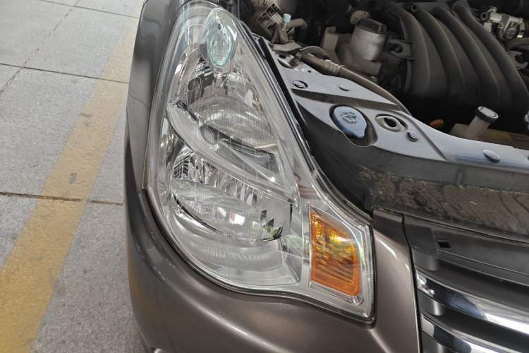 Used Nissan Sylphy 2012 Classic 1.6XE Manual Comfort Edition Right Front Headlight
