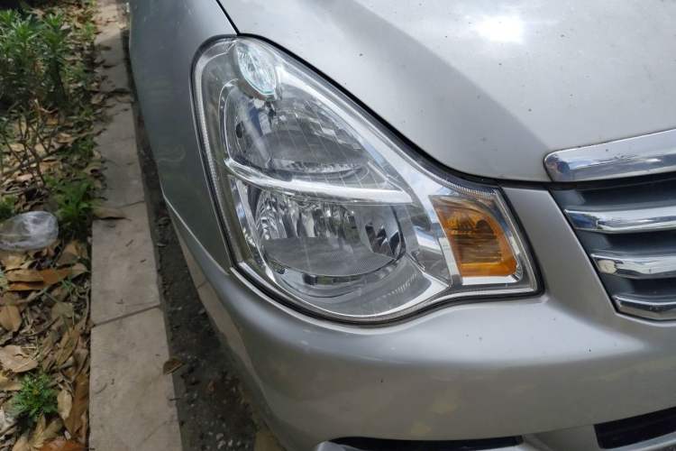 Used Nissan Sylphy 2012 1.6XE Manual Comfort Edition Right Front Headlight