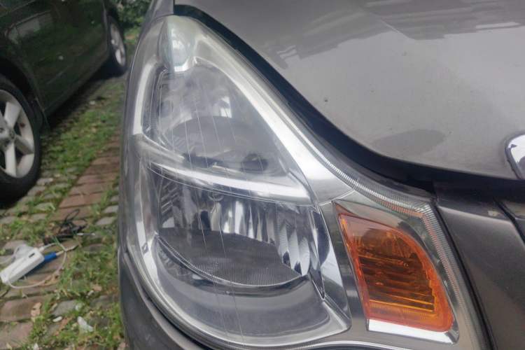 Used Nissan Sylphy 2012 Classic 1.6XE Automatic Comfort Edition Right Front Headlight
