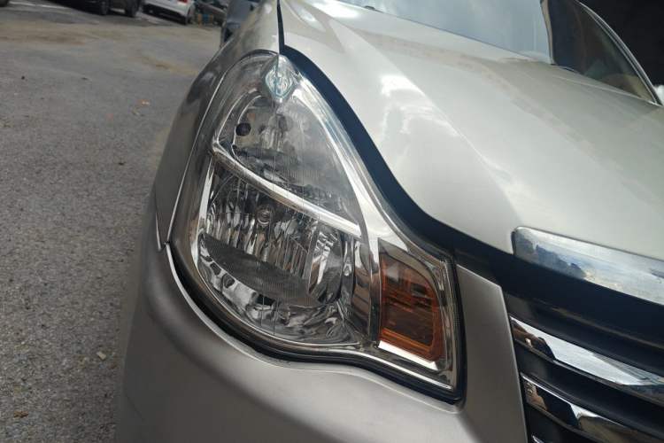 Used Nissan Sylphy 2012 Classic 1.6XE Automatic Comfort Edition Right Front Headlight