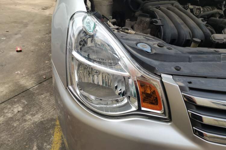 Used Nissan Sylphy 2012 Classic 1.6XE Automatic Comfort Edition Right Front Headlight