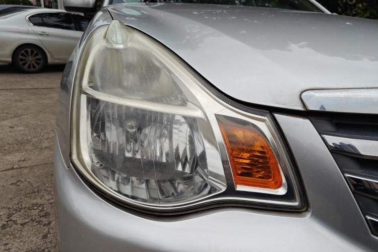 Used Nissan Sylphy 2012 Classic 1.6XE Manual Comfort Edition Right Front Headlight