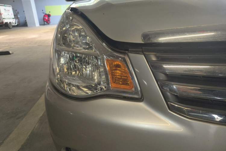 Used Nissan Sylphy 2012 Classic 1.6XE Manual Comfort Edition Right Front Headlight