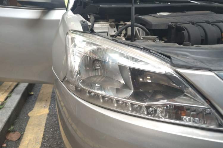 Used Nissan Sylphy 2012 1.8XL CVT Luxury Edition Right Front Headlight