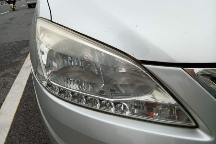 Used Nissan Sylphy 2012 1.6XE CVT Comfort Edition Right Front Headlight