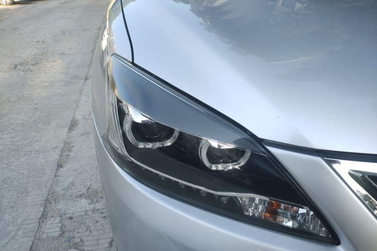 Used Nissan Sylphy 2012 1.6 XL CVT Luxury Edition Right Front Headlight