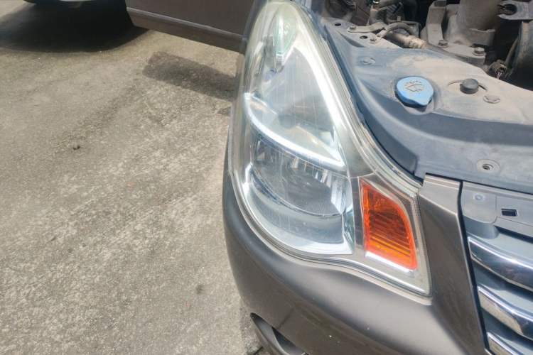Used Nissan Sylphy 2012 Classic 1.6XE Automatic Comfort Edition Right Front Headlight