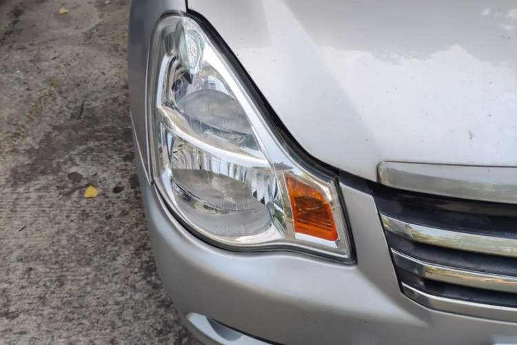 Used Nissan Sylphy 2012 Classic 1.6XE Manual Comfort Edition Right Front Headlight