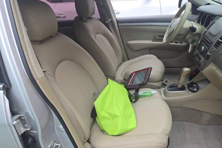 Used Nissan Sylphy 2012 Classic 1.6XE Automatic Comfort Edition Right Front Seat