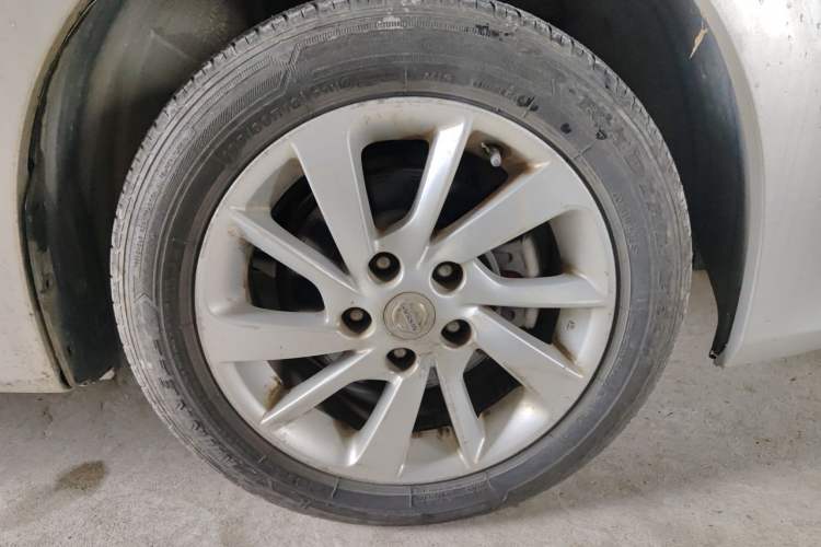 Used Nissan Sylphy 2012 1.6 XL Manual Luxury Edition Right Front Wheel Hub