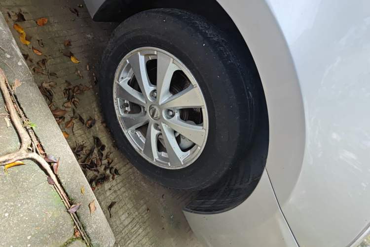 Used Nissan Sylphy 2012 Classic 1.6XE Automatic Comfort Edition Right Front Wheel Hub