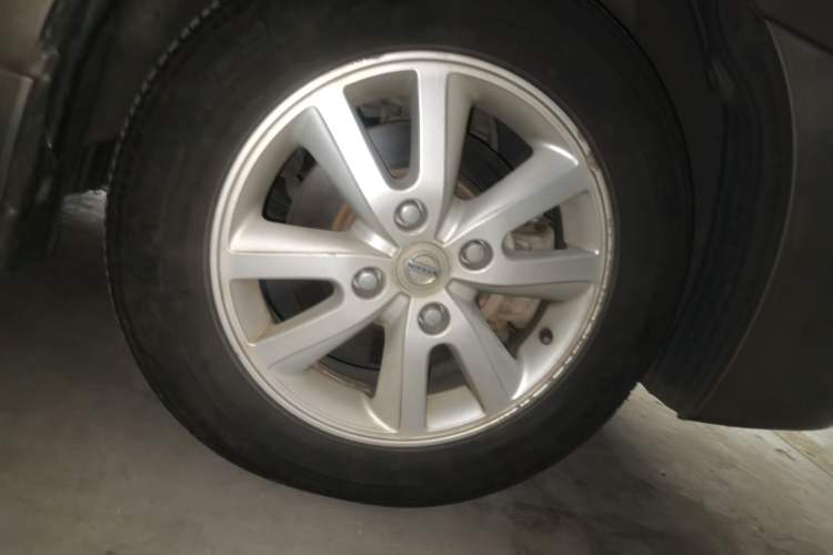 Used Nissan Sylphy 2012 Classic 1.6XE Manual Comfort Edition Right Front Wheel Hub