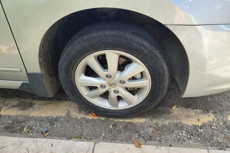 Used Nissan Sylphy 2012 1.6XE Manual Comfort Edition Right Front Wheel Hub