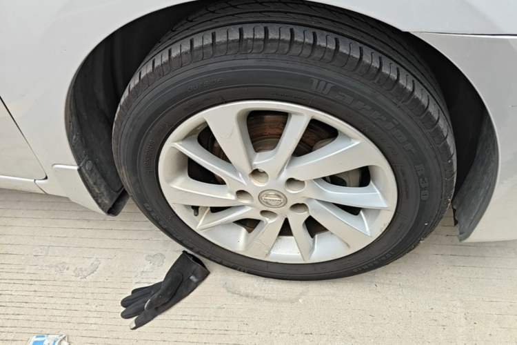 Used Nissan Sylphy 2012 1.6 XL CVT Luxury Edition Right Front Wheel Hub