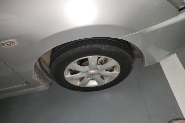 Used Nissan Sylphy 2012 Classic 1.6XE Manual Comfort Edition Right Front Wheel Hub