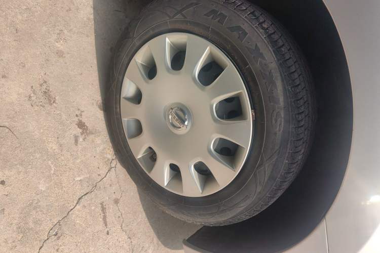 Used Nissan Sylphy 2012 Classic 1.6XE Manual Comfort Edition Right Front Wheel Hub