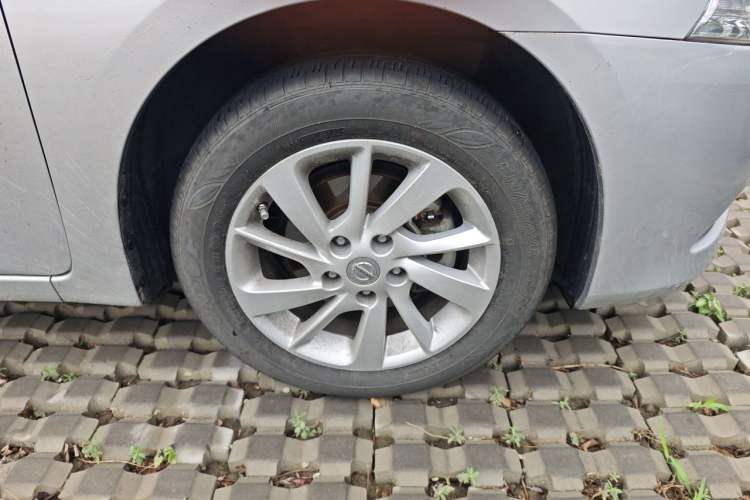 Used Nissan Sylphy 2012 1.8XL CVT Luxury Edition Right Front Wheel Hub