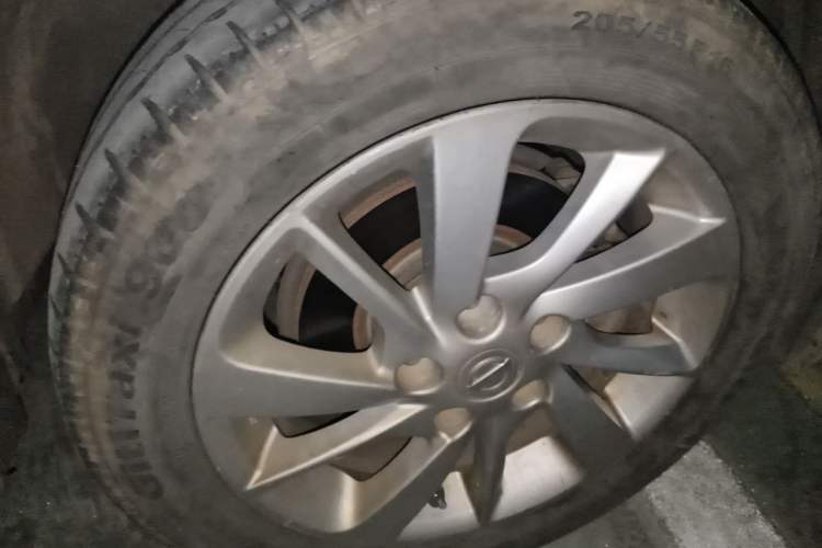 Used Nissan Sylphy 2012 1.6 XL Manual Luxury Edition Right Front Wheel Hub