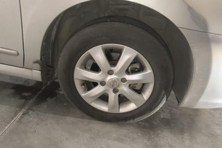 Used Nissan Sylphy 2012 Classic 1.6XE Manual Comfort Edition Right Front Wheel Hub