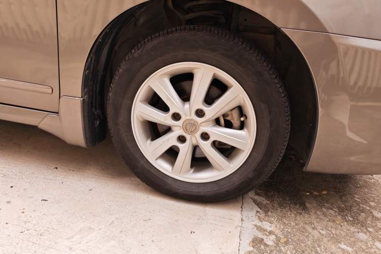 Used Nissan Sylphy 2012 Classic 1.6 XL Automatic Luxury Edition Right Front Wheel Hub