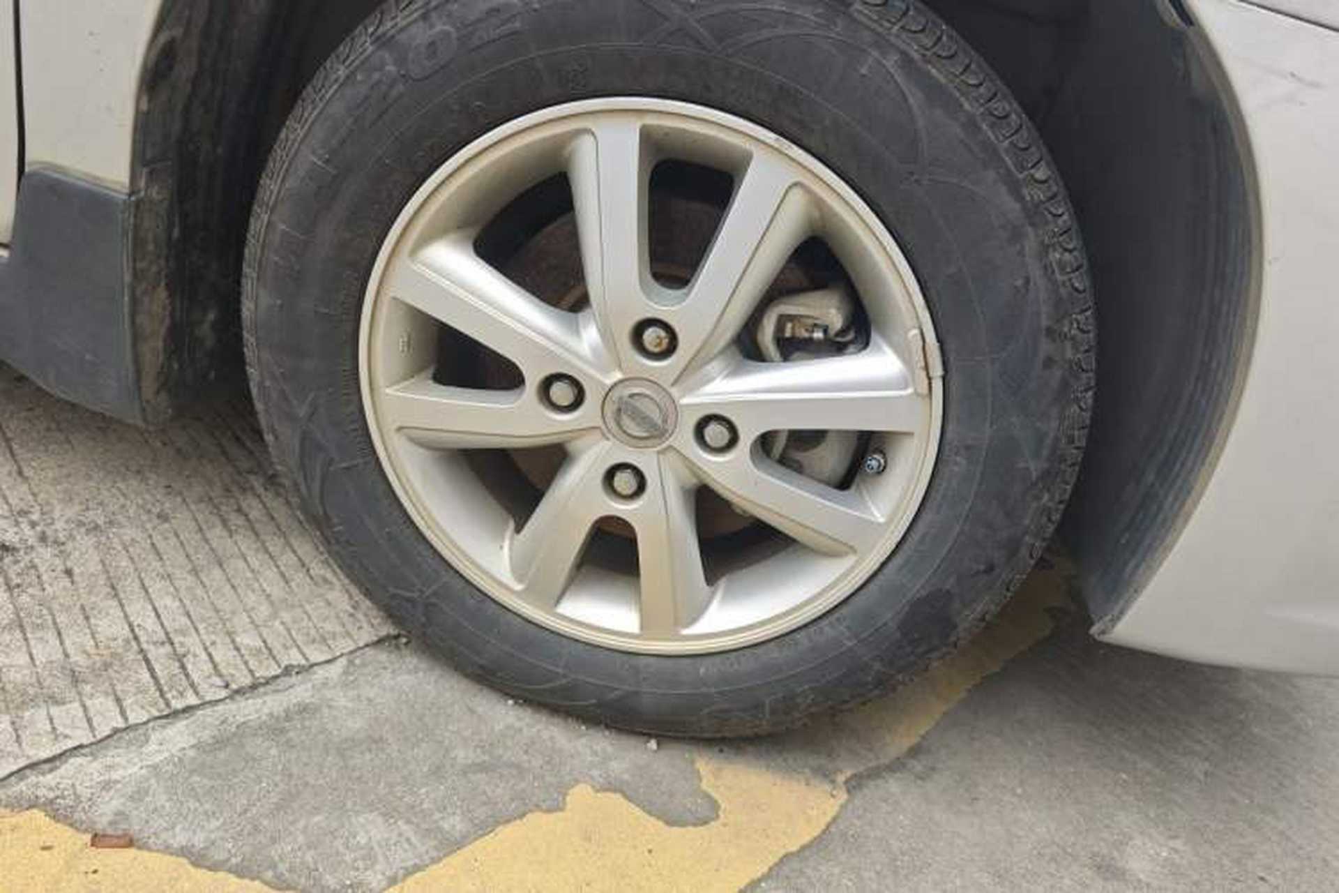 Used Nissan Sylphy 2012 Classic 1.6XE Manual Comfort Edition Right Front Wheel Hub