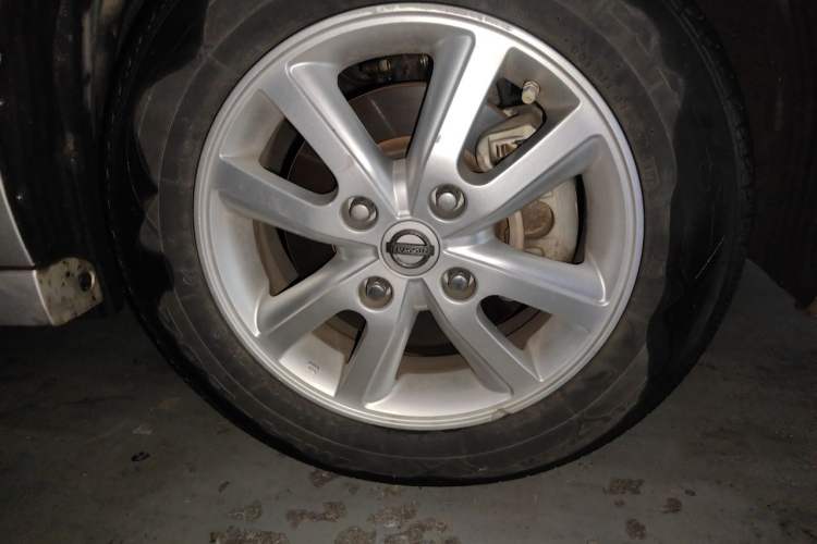Used Nissan Sylphy 2012 Classic 1.6XE Manual Comfort Edition Right Front Wheel Hub