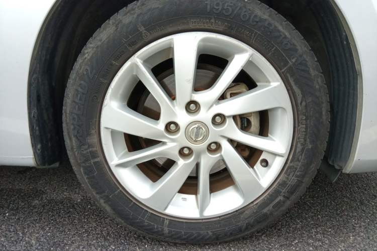 Used Nissan Sylphy 2012 1.6XE CVT Comfort Edition Right Front Wheel Hub