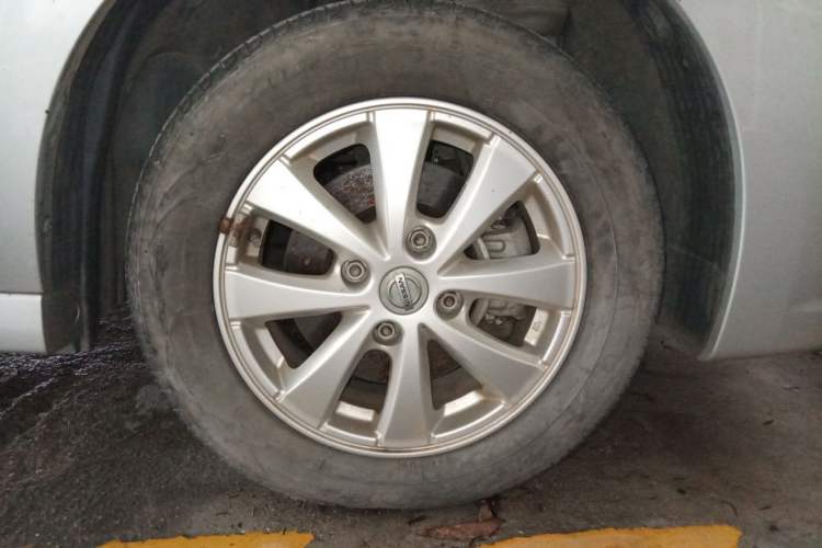 Used Nissan Sylphy 2012 Classic 1.6XE Manual Comfort Edition Right Front Wheel Hub