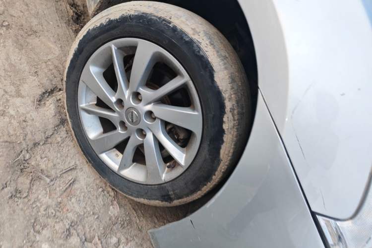 Used Nissan Sylphy 2012 1.6 XL CVT Luxury Edition Right Front Wheel Hub