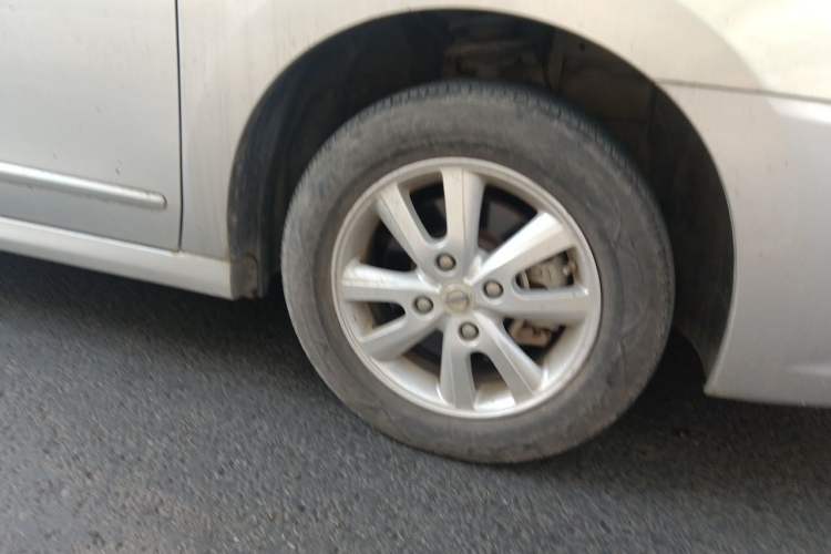 Used Nissan Sylphy 2012 Classic 1.6XE Manual Comfort Edition Right Front Wheel Hub