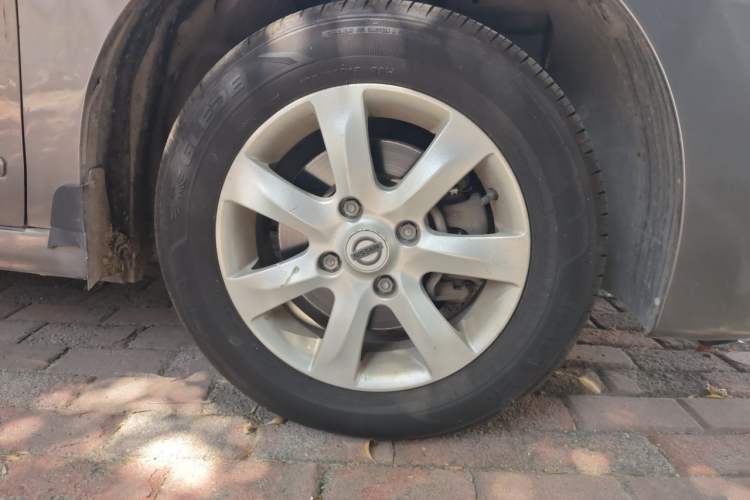 Used Nissan Sylphy 2012 Classic 1.6XE Manual Comfort Edition Right Front Wheel Hub