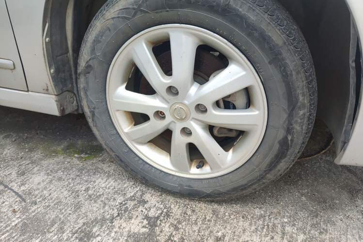 Used Nissan Sylphy 2012 Classic 1.6XE Manual Comfort Edition Right Front Wheel Hub