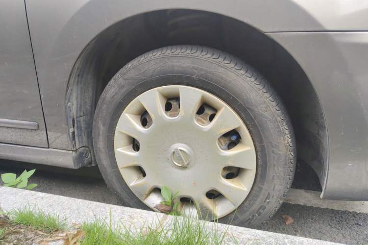 Used Nissan Sylphy 2012 Classic 1.6XE Automatic Comfort Edition Right Front Wheel Hub