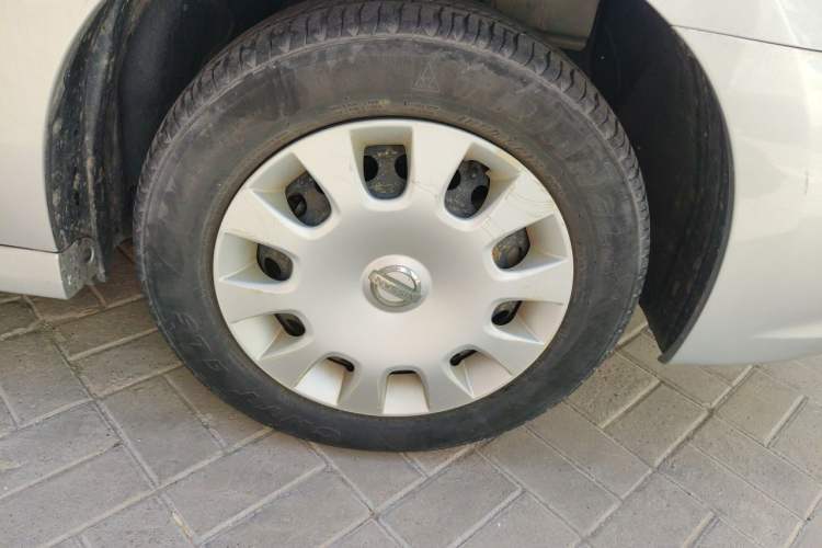 Used Nissan Sylphy 2012 Classic 1.6XE Manual Comfort Edition Right Front Wheel Hub
