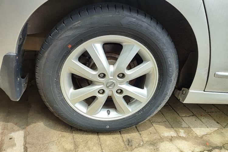 Used Nissan Sylphy 2012 Classic 1.6XE Manual Comfort Edition Right Rear Wheel Hub