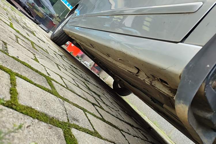 Used Nissan Sylphy 2012 Classic 1.6XE Manual Comfort Edition Right Side Sill