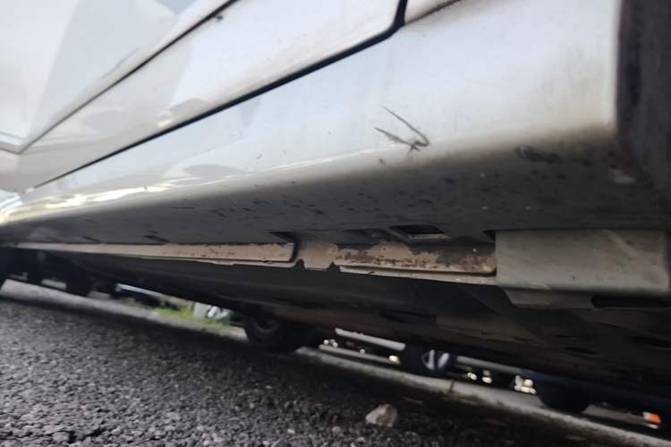 Used Nissan Sylphy 2012 Classic 1.6XE Automatic Comfort Edition Right Side Sill