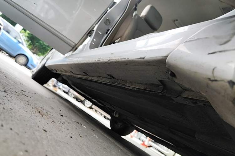 Used Nissan Sylphy 2012 Classic 1.6XE Automatic Comfort Edition Right Side Sill