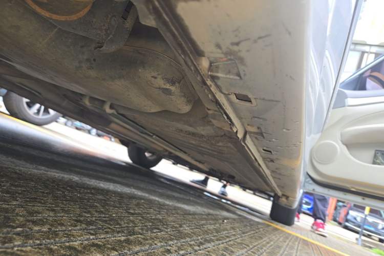 Used Nissan Sylphy 2012 Classic 1.6XE Automatic Comfort Edition Right Side Sill