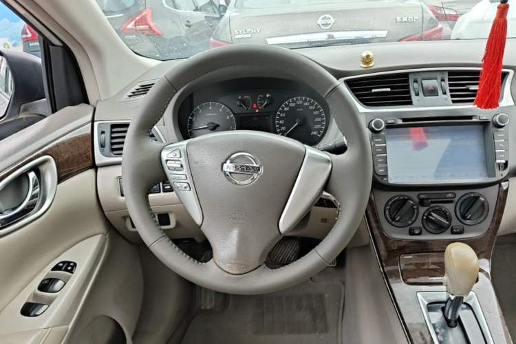 Used Nissan Sylphy 2012 1.6 XL CVT Luxury Edition Steering Wheel