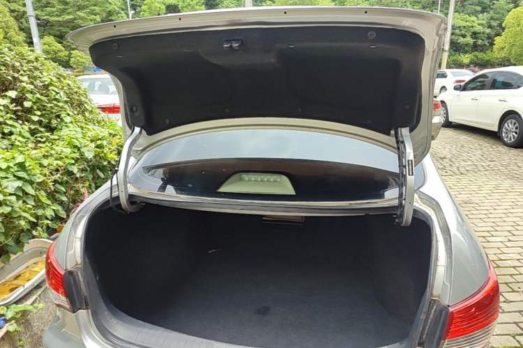 Used Nissan Sylphy 2012 Classic 1.6XE Manual Comfort Edition Trunk