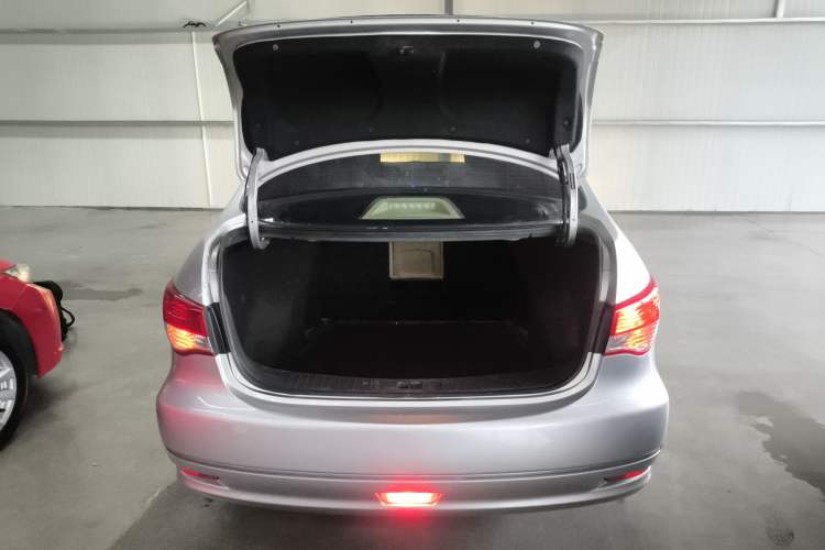 Used Nissan Sylphy 2012 Classic 1.6XE Automatic Comfort Edition Trunk