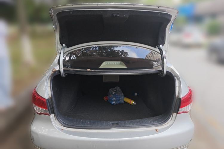 Used Nissan Sylphy 2012 Classic 1.6XE Automatic Comfort Edition Trunk