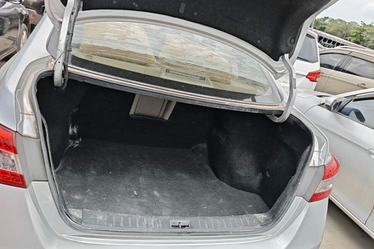 Used Nissan Sylphy 2012 1.6 XL CVT Luxury Edition Trunk
