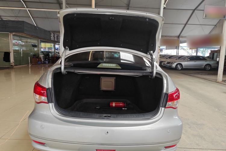 Used Nissan Sylphy 2012 Classic 1.6XE Automatic Comfort Edition Trunk