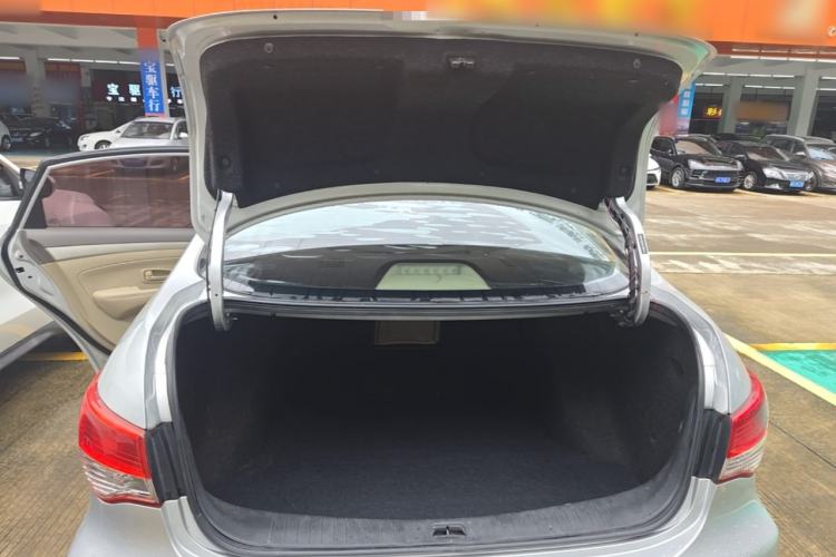 Used Nissan Sylphy 2012 Classic 1.6XE Automatic Comfort Edition Trunk