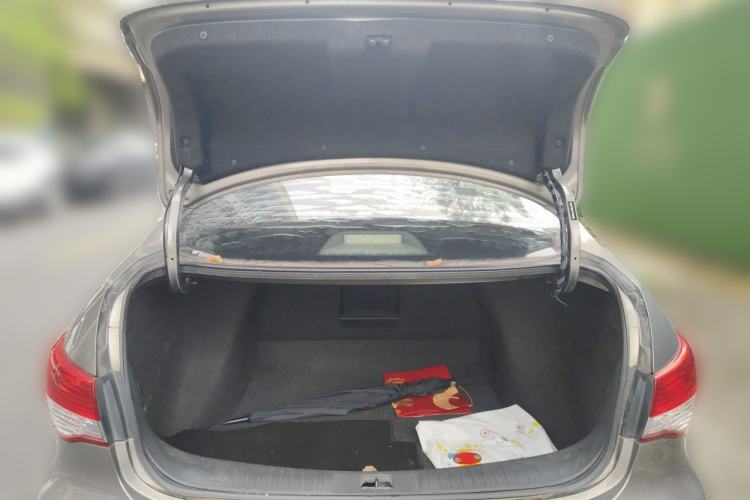 Used Nissan Sylphy 2012 Classic 1.6XE Automatic Comfort Edition Trunk