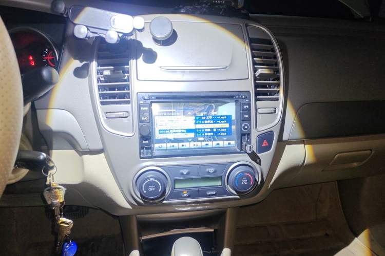 Used Nissan Sylphy 2012 Classic 1.6XE Automatic Comfort Edition Audio And AC Panel