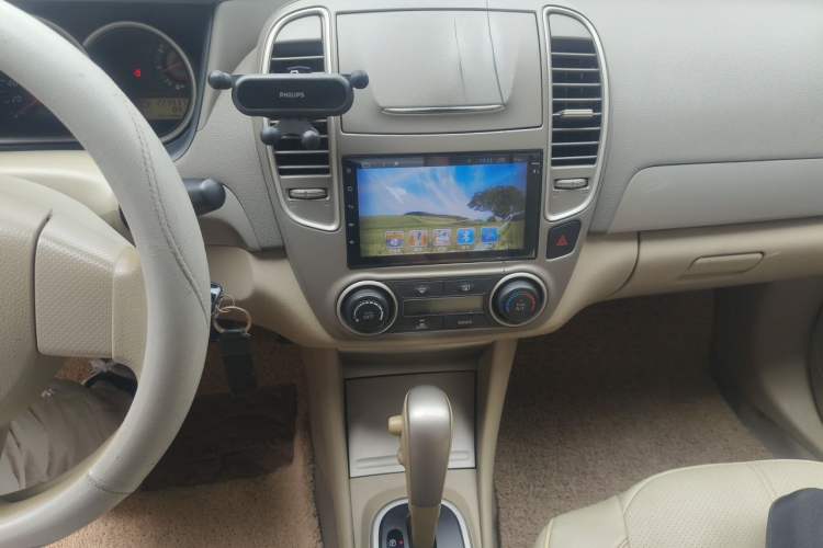 Used Nissan Sylphy 2012 Classic 1.6XE Automatic Comfort Edition Audio And AC Panel